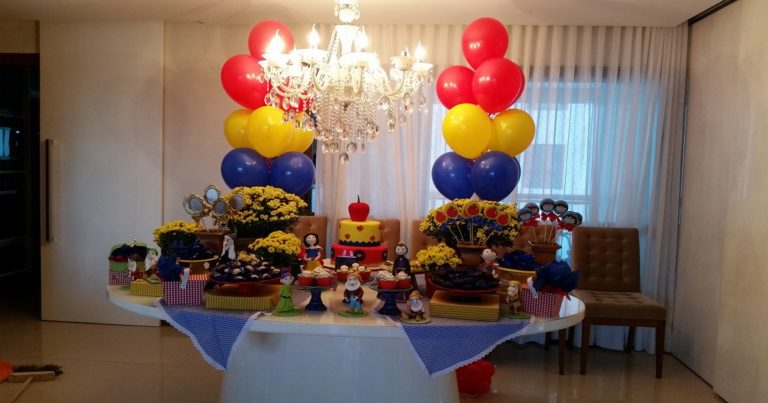 arranjos de balões simples com gás helio